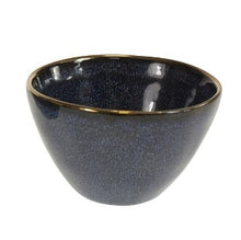 Lade das Bild in den Galerie-Viewer, Schale aus der Geschirr-Serie "Azur" von Werner Voss. Die Keramik-Schale hat eine blaue Effektlasur und einen goldenen Rand.