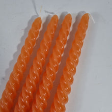 Lade das Bild in den Galerie-Viewer, 4er-Set Spiralkerzen 19 cm, orange