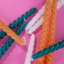 Lade das Bild in den Galerie-Viewer, 4er-Set Spiralkerzen 19 cm, weiß