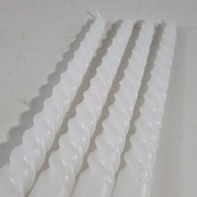 Lade das Bild in den Galerie-Viewer, 4er-Set Spiralkerzen 19 cm, weiß