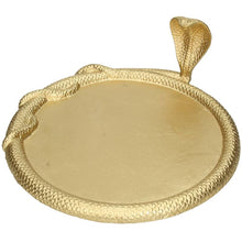 Lade das Bild in den Galerie-Viewer, Goldener Deko-Teller aus Metall, um den sich eine Schlange schlängelt.