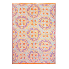 Lade das Bild in den Galerie-Viewer, Outdoor-Teppich von Talking Tables aus gewebtem Kunststoff. Orange mit Mandala-inspiriertem Muster. Modell "Boho"