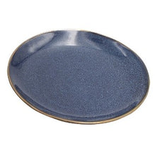 Lade das Bild in den Galerie-Viewer, Teller aus der Geschirrserie Azur von Werner Voss in Blau. Die reaktive Effekt-Lasur erzeugt ein spannendes Muster und der goldene Rand wirkt edel.