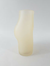 Lade das Bild in den Galerie-Viewer, Body-Vase "Bum", 18 cm