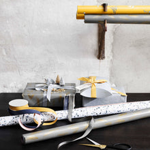 Lade das Bild in den Galerie-Viewer, Monograph Geschenkband "Grosgrain", 5 m