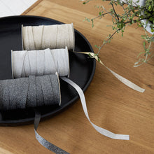 Lade das Bild in den Galerie-Viewer, Monograph Geschenkband "Glitter", 30 m