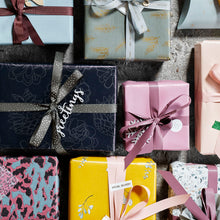 Lade das Bild in den Galerie-Viewer, Monograph 5er-Set Geschenkanhänger "Gifted", silber