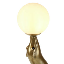 Lade das Bild in den Galerie-Viewer, Detail von Kopf und Ball bzw. Lampenschirm der Lampe "Robbie" von Werner Voß.