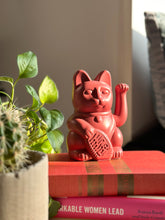 Lade das Bild in den Galerie-Viewer, Myneko by Donkey Winkekatze "Classic", Berry Red

