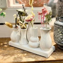 Lade das Bild in den Galerie-Viewer, 7 Mini-Vasen auf Tablett, weiß
