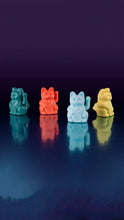 Lade das Bild in den Galerie-Viewer, Myneko by Donkey Winkekatze "Solar", Neon Orange
