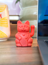 Lade das Bild in den Galerie-Viewer, Myneko by Donkey Winkekatze "Solar", Neon Orange

