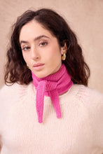 Lade das Bild in den Galerie-Viewer, Calie Paris Strickschal "Sophie Scarf", fuchsia
