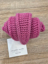 Lade das Bild in den Galerie-Viewer, Calie Paris Strickschal "Sophie Scarf", fuchsia
