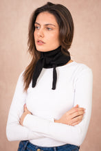 Lade das Bild in den Galerie-Viewer, Calie Paris Strickschal "Sophie Scarf", schwarz
