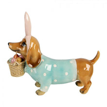 Lade das Bild in den Galerie-Viewer, Deko-Figur "Dackel mit Hasenohren und Eierkorb"
