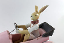 Lade das Bild in den Galerie-Viewer, Clayre &amp; Eef Hase mit Oldtimer

