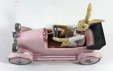 Lade das Bild in den Galerie-Viewer, Clayre &amp; Eef Hase mit Oldtimer
