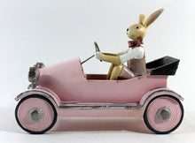 Lade das Bild in den Galerie-Viewer, Clayre &amp; Eef Hase mit Oldtimer
