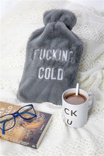 Lade das Bild in den Galerie-Viewer, Fisura Wärmflasche "Fucking Cold"
