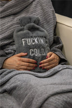 Lade das Bild in den Galerie-Viewer, Fisura Wärmflasche "Fucking Cold"
