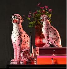Lade das Bild in den Galerie-Viewer, Gift Company Deko-Figur &quot;Leopard&quot; rosa, 51 cm
