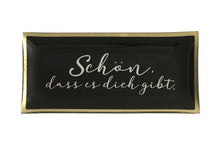 Lade das Bild in den Galerie-Viewer, Rechteckiger Deko-Glasteller aus der &quot;Love Plates&quot;-Reihe von Gift Company mit &quot;Schön, dass es dich gibt&quot;-Schriftzug auf schwarzem Hintergrund.
