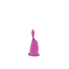 Lade das Bild in den Galerie-Viewer, Deko-Figur Hase pink/rosa, 13 cm
