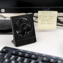 Lade das Bild in den Galerie-Viewer, Kikkerland Mini-Ventilator zum Aufladen
