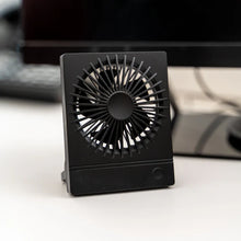 Lade das Bild in den Galerie-Viewer, Kikkerland Mini-Ventilator zum Aufladen
