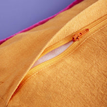 Lade das Bild in den Galerie-Viewer, Kissen &quot;HOHOHO&quot; 45 x 45 cm, orange
