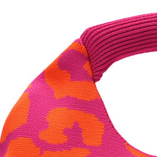Lade das Bild in den Galerie-Viewer, Handtasche &quot;Cloë&quot;, pink-oranges Leopardenmuster
