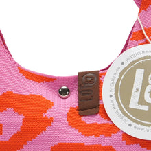 Lade das Bild in den Galerie-Viewer, Handtasche &quot;Cloë&quot;, rosa-oranges Leopardenmuster
