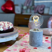 Lade das Bild in den Galerie-Viewer, Tischleuchte Lucia "Herz"
