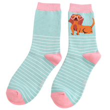 Lade das Bild in den Galerie-Viewer, Ms. Sparrow Socken "Dackel mit Brille", türkis
