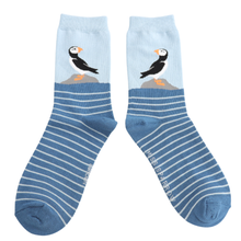 Lade das Bild in den Galerie-Viewer, Ms. Sparrow Socken "Papageientaucher", blau

