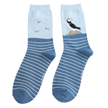 Lade das Bild in den Galerie-Viewer, Ms. Sparrow Socken "Papageientaucher", blau

