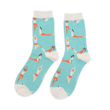 Lade das Bild in den Galerie-Viewer, Ms. Sparrow Socken &quot;Yoga&quot;, hellblau/cremeweiß

