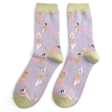 Lade das Bild in den Galerie-Viewer, Fliederfarbene Socken mit Yoga-Motiven
