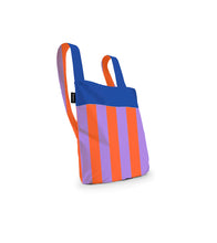 Lade das Bild in den Galerie-Viewer, Notabag 2-in-1 Tasche/Rucksack, blau/rot/lila gestreift
