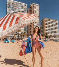 Lade das Bild in den Galerie-Viewer, Notabag 2-in-1 Tasche/Rucksack, rot/lila gestreift
