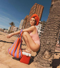 Lade das Bild in den Galerie-Viewer, Notabag 2-in-1 Tasche/Rucksack, rot/lila gestreift
