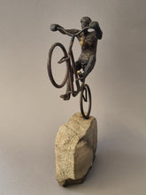 Lade das Bild in den Galerie-Viewer, Deko-Figur &quot;Mountainbiker&quot;, 33 cm
