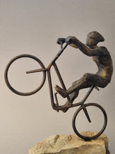 Lade das Bild in den Galerie-Viewer, Deko-Figur &quot;Mountainbiker&quot;, 33 cm
