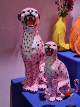 Lade das Bild in den Galerie-Viewer, Gift Company Deko-Figur &quot;Leopard&quot; rosa, 51 cm
