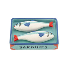 Lade das Bild in den Galerie-Viewer, Sass &amp; Belle Salz- &amp; Pfefferstreuer "Sardinen"
