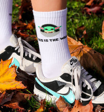 Lade das Bild in den Galerie-Viewer, Tennissocken "This is the way"
