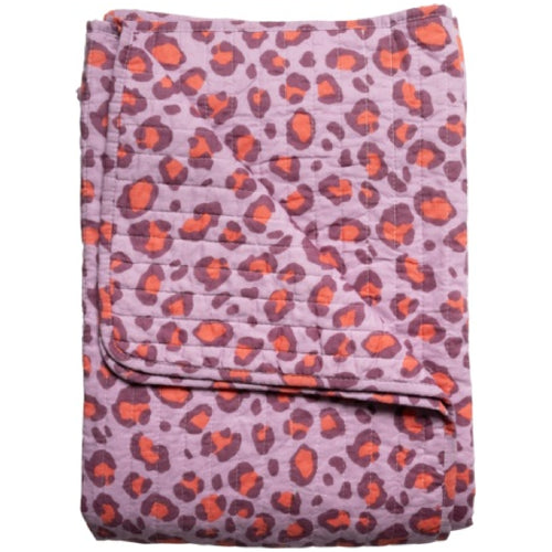 Gesteppte Tagesdecke aus Baumwolle mit Leopardenmuster in Lila und Orange.