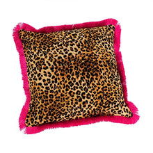 Lade das Bild in den Galerie-Viewer, Kissen "Jungle Love" 45 x 45 cm, leopard/pink
