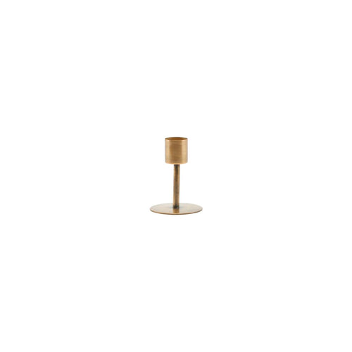 Kerzenhalter Anit von House Doctor, 7 cm hoch. Gold- bzw. messing-farbener Kerzenständer mit gebürstetem Finish. Schlichte Design-Form, modern und minimalistisch. Geeignet für Stabkerzen.